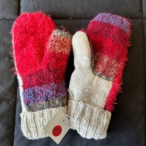 Women’s up cycled winter mittens